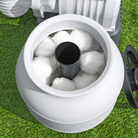 Sfere Polysphere Bestway inserite nel serbatoio della pompa filtro a sabbia per piscina